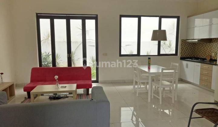 Disewakan Rumah di Atmosfer 2 Lantai Bagus 2