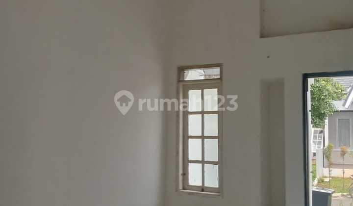 Dijual Cepat Rumah di Cluster Victria SHM 2