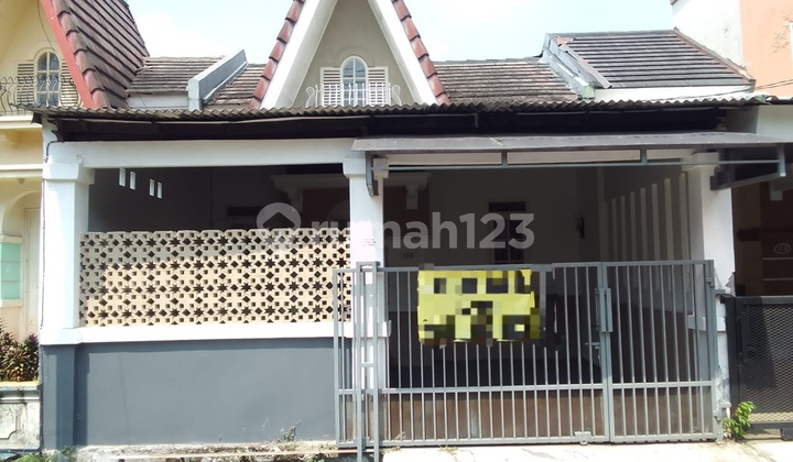 For Quick Sale, House in Cluster, facing Victoria with SHM.