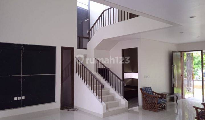 Dijual Rumah 2 Lantai Sudah Renovasi With Pool Shm 2