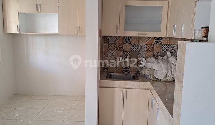 Disewakan Rumah Posisi Hoek Taman Luas Samping 2