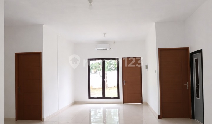 Rumah Disewakan dengan Taman Yg Luas Cluster Like Sid 2