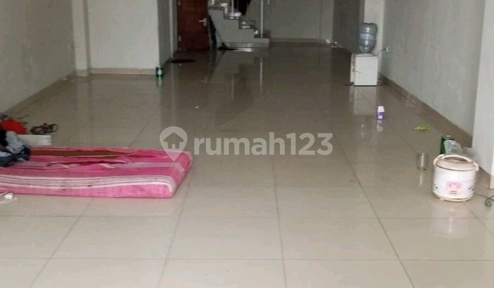For Sale: 3.5-Story Shophouse in Depok, Along Kartini Raya Street 2