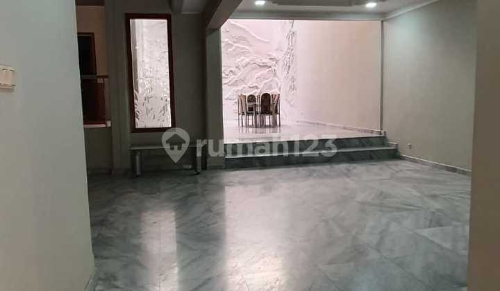 Rent a Large 3-Story House in Sunter 2