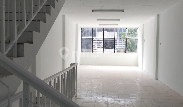 For Rent: 5-Storey Shophouse in the Craft Area Behind Jl Gajahmada, West Jakarta 2