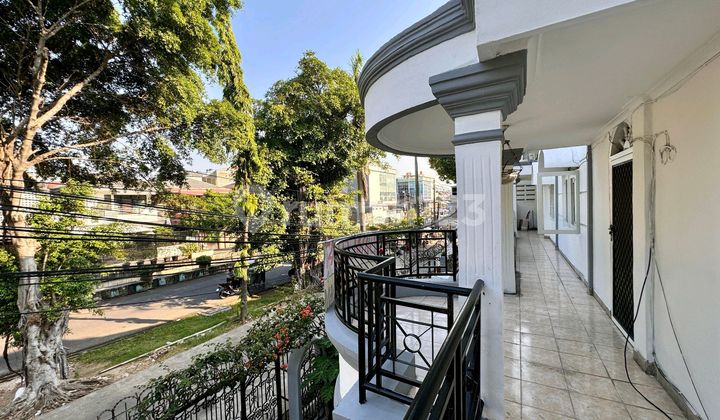 Rumah Bagus 2Lantai Hook Taman Ratu Jakbar