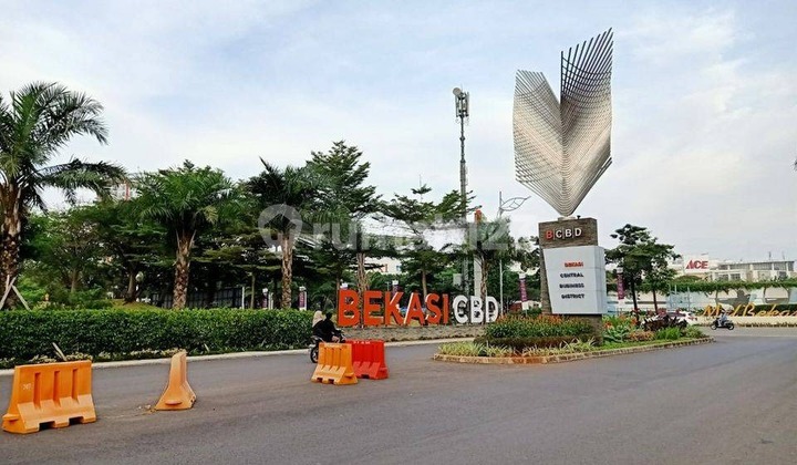 Tanah Kavling Komersial Hook Seberang Danau di Bcbd Summarecon Bekasi 3