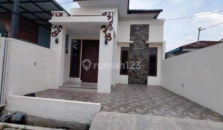 Rumah Desain Bali Dkt Kampus Unimed cocok Disewakan 2