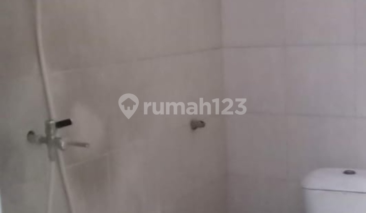 Disewakan Ruko di Raya Dukuh Kupang Barat Harga Murah (HEN. B268) 7