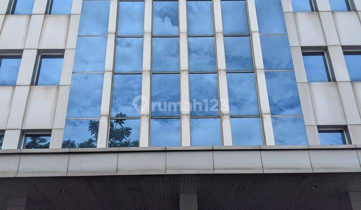 Disewakan Gedung 5 lantai di Jalan Kapten Tendean