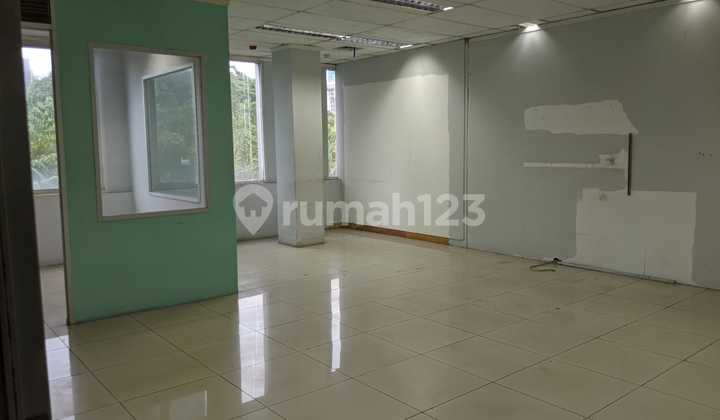 Disewakan Gedung 5 lantai di Jalan Kapten Tendean 5