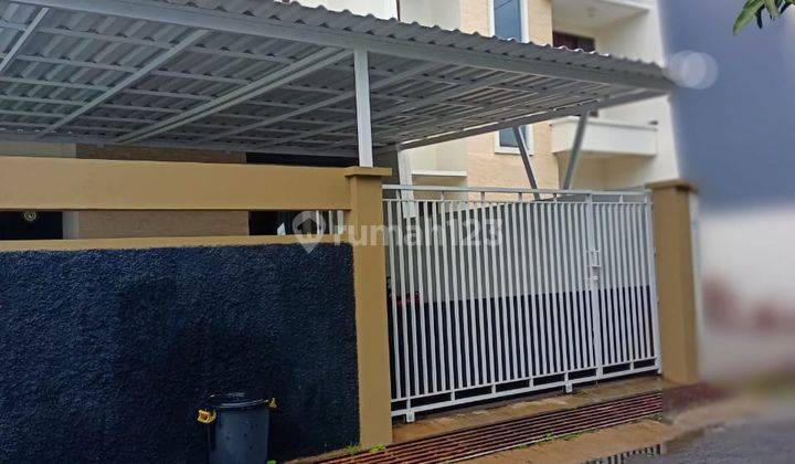 Rumah mewah 2 lantai dekat RS Hermina dan Transmart Ada