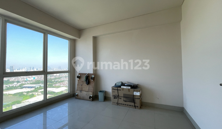Apartemen Calia 3BR Semi Furnished Lantai 39 Di Pulomas ** 2