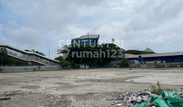 Land on the Side of the Main Road in Sunter, North Jakarta Land on the Side of the Main Road in Sunter, North Jakarta