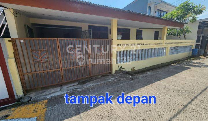 Rumah Lama Jatiwaringin Mudah Akses Tol  1