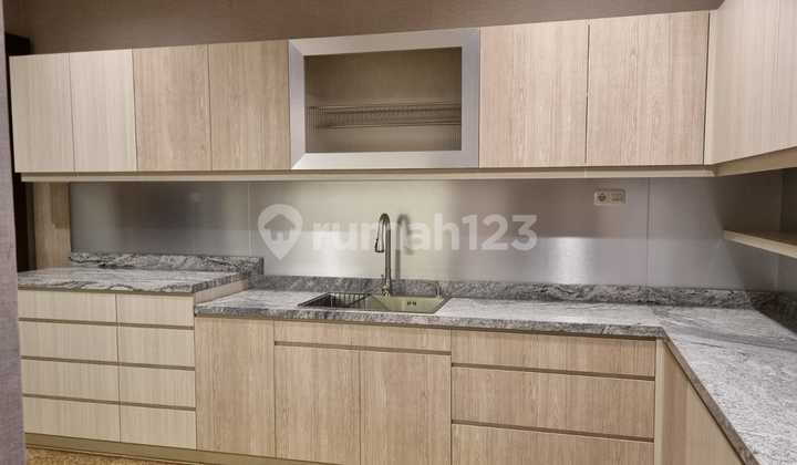 Apartemen Bellezza Permata Hijau 4BR+1 Private Lift Furnished ** 2