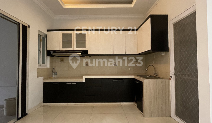 Rumah Cantik Siap Huni di Gedung Hijau, Pondok Indah 2