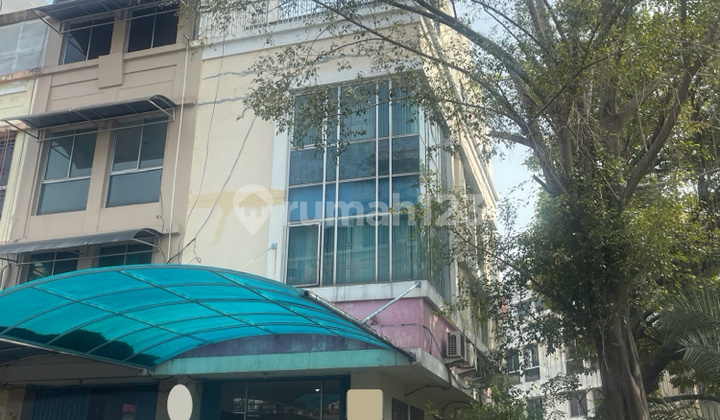 Ruko Hoek Di Mega Grosir Cempaka Mas  1
