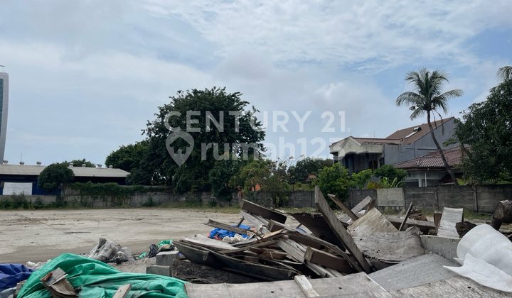 Land on the Side of the Main Road in Sunter, North Jakarta Land on the Side of the Main Road in Sunter, North Jakarta