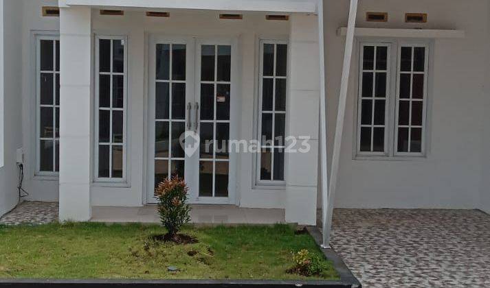 Rumah konsep Eropa dekat kota  1