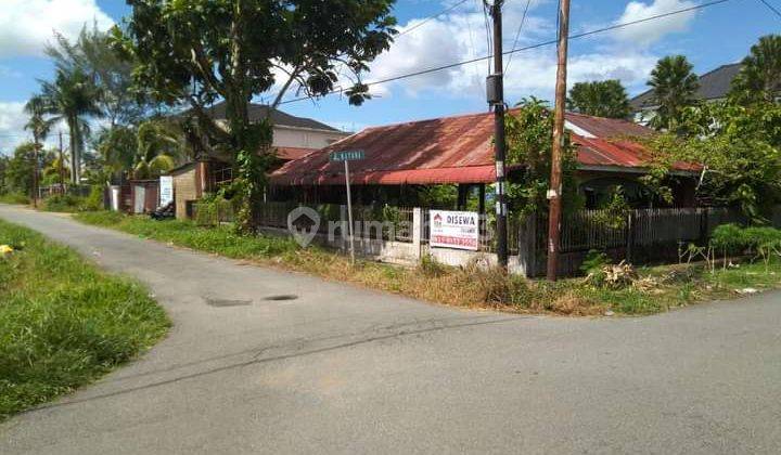 Tanah dengan Rumah Tua Posisi Hook di Jalan Pulau We Kota Baru 3
