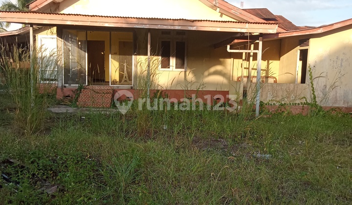 Tanah dengan Rumah Tua Posisi Hook di Jalan Pulau We Kota Baru 5