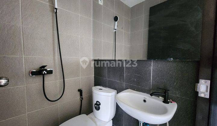 rumah 2 lantai dekat kampus Binus Araya 6