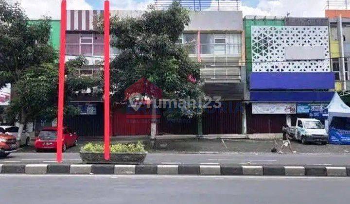 Ruko 4 lantai ada basement soe di Soekarno Hatta di sewakan.  2
