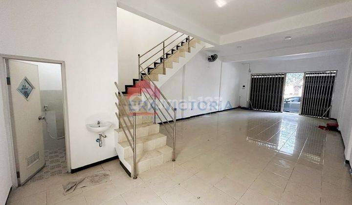 Ruko area Lowokwaru Baru di Renovasi, Posisi Pojokan di Sewakan.  2