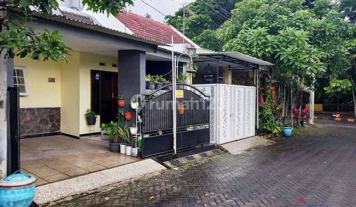 Rumah Oma view Dekat Pintu tol Madyopuro di Jual cepat.  2