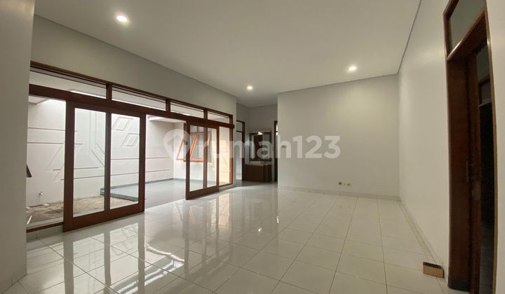 Nice House Ready to Occupied Singgasana Pradana Elite Housing Complex 2