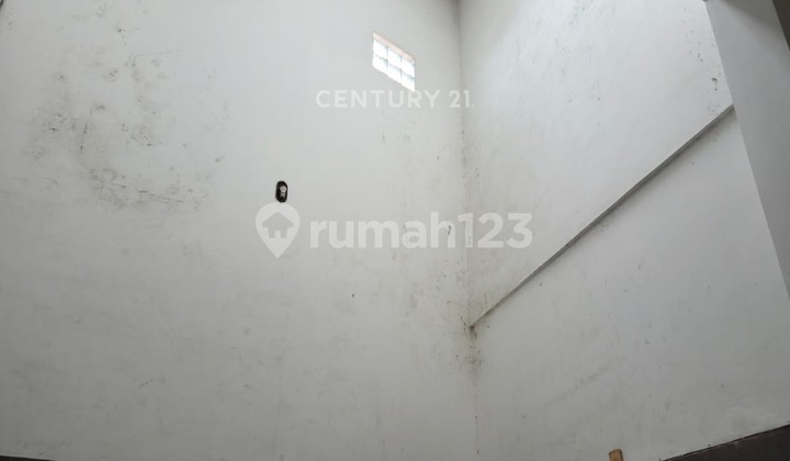 Strategic Dulatip Shop House in the Center of Bandung City 2