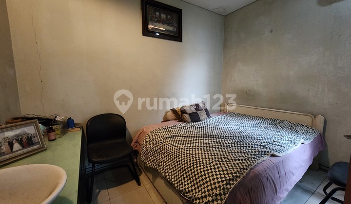 3-Story House Suitable for Residence and Office 2