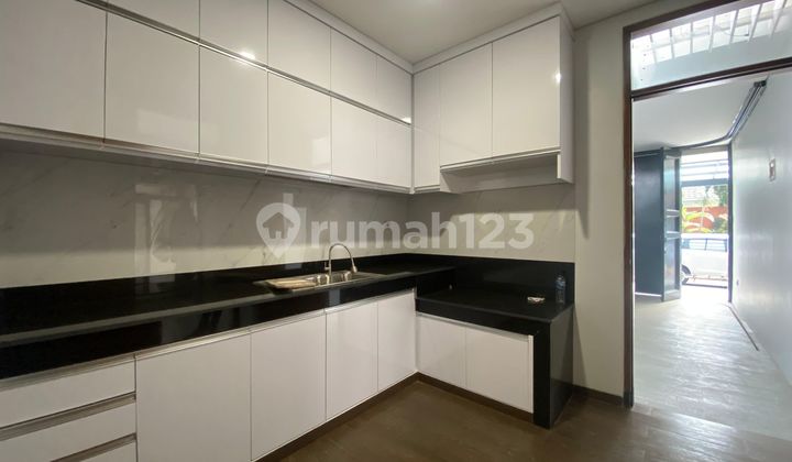 Nice House Ready to Occupied Singgasana Pradana Elite Housing Complex