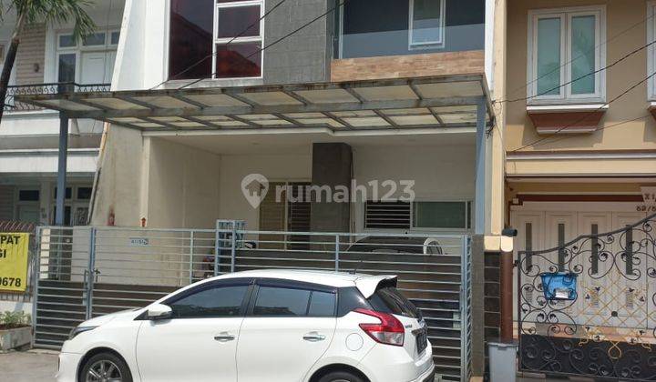 Rumah Bagus Fasilitas Semi Furnished di Green Garden Kedoya 1