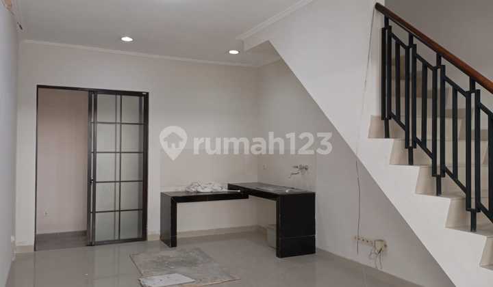 For Rent 2-Story Semi-Furnished House in Green Lake City - (UMI110)