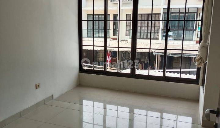 Rumah Full Furnished di Cluster East Asia Green Lake City 1