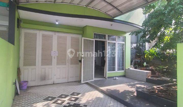 Dijual Rumah Lokasi Akses Strategis di Taman Semanan Indah 1