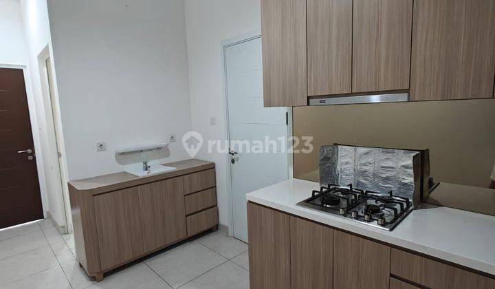 Rumah Ada 5 Ac, Gorden, Kitchensett di Riviera Metland Puri 1