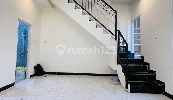 Rumah 2 Lantai Siap Huni di Taman Manggis Indah