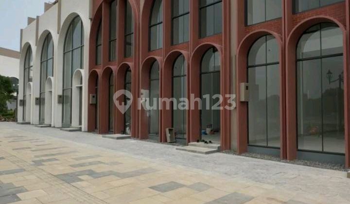 Ruko 3 Lantai + Rooftop Di Kawasan Elite