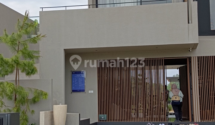 Rumah dengan View Danau Shila at Sawangan