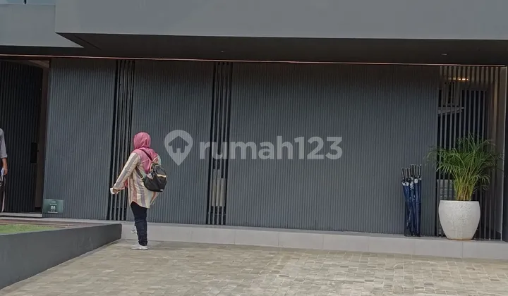 Rumah 2 1/2 Lantai dengan View Danau di Shila at Sawangan Rumah 2 1/2 Lantai dengan View Danau di Shila at Sawangan