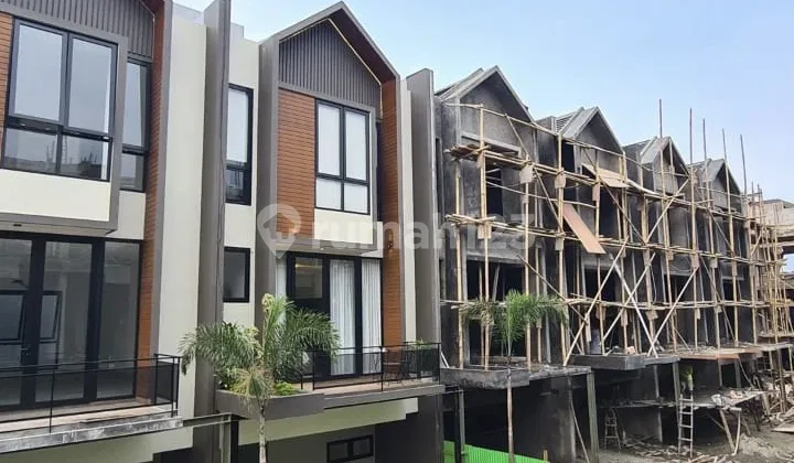 Rumah Mewah 3 Lantai di Jalan M Kahfi 1 Jakarta Selatan