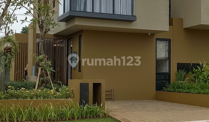 Rumah 2 1/2 Lantai di Shila at Sawangan Lake Series Rumah 2 1/2 Lantai di Shila at Sawangan Lake Series