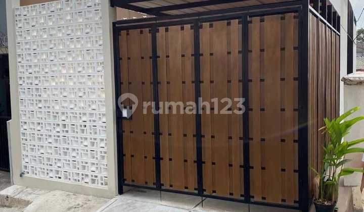 Rumah 2 Lantai di Jalan Benda Kemang Jaksel