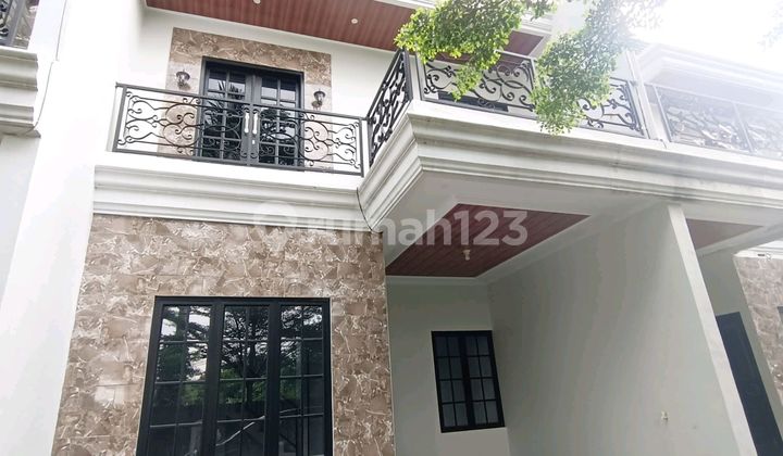 Rumah 2.5 Lantai Pinggir Jalan Gas Alam Depok