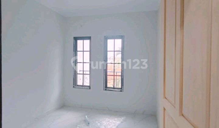 Rumah 2.5 Lantai ( Rooftop ) Dekat Tol Cijago 2