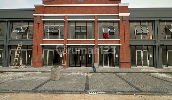 Remaining 1 Unit of Ready-to-Occupy Shophouse at Shila At Sawangan