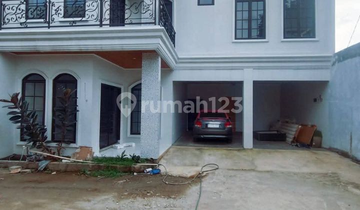 Luxury 2.5 Story House (Rooftop + Swimming Pool)